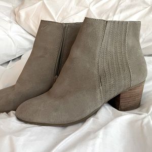 Gray wedged short boots